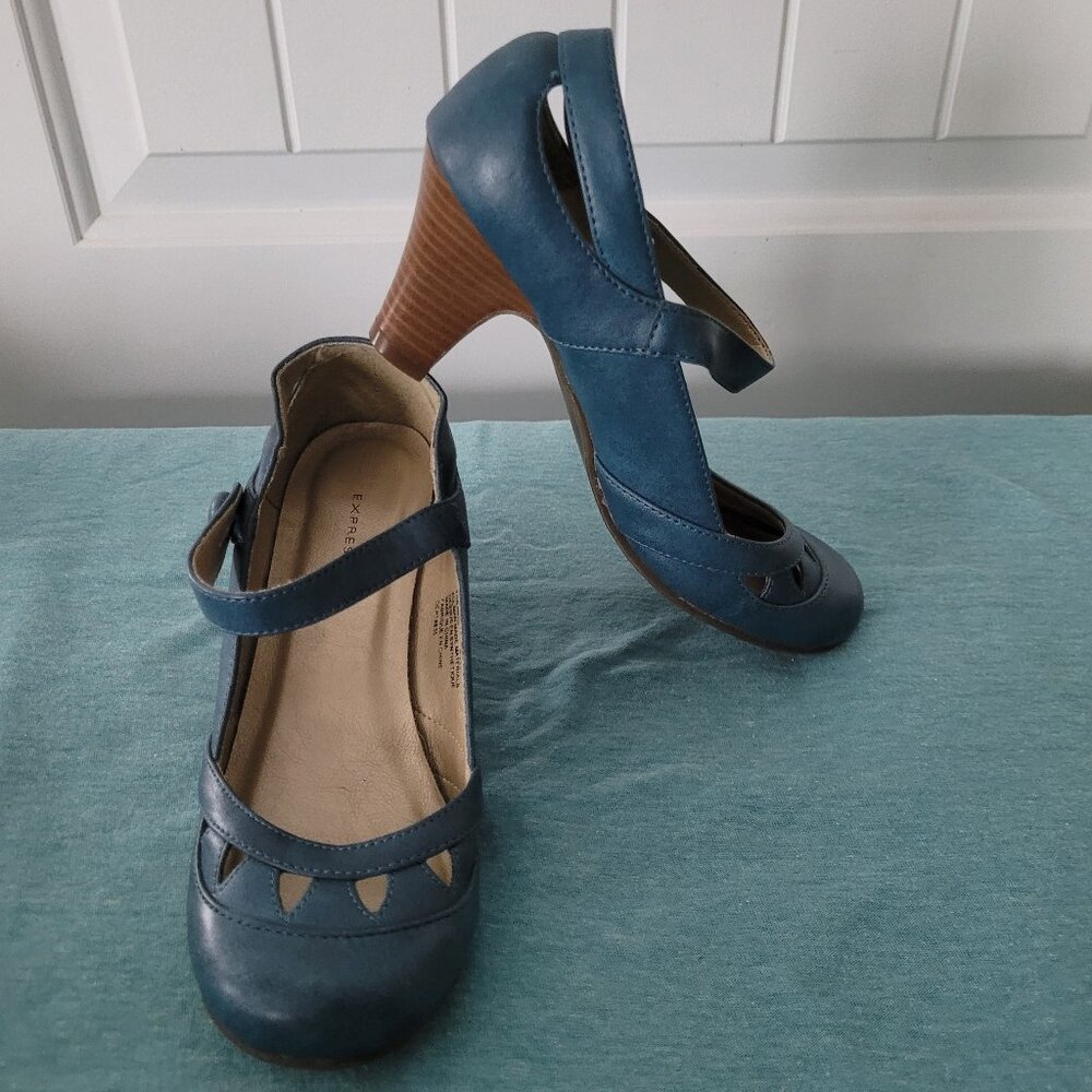 Expression Shoes ~ Size 6 - Picture 2 of 7